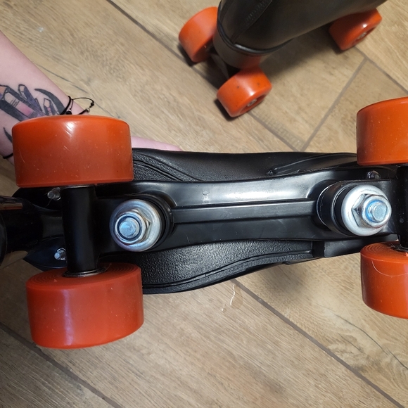 Roller Skates - Picture 4 of 5